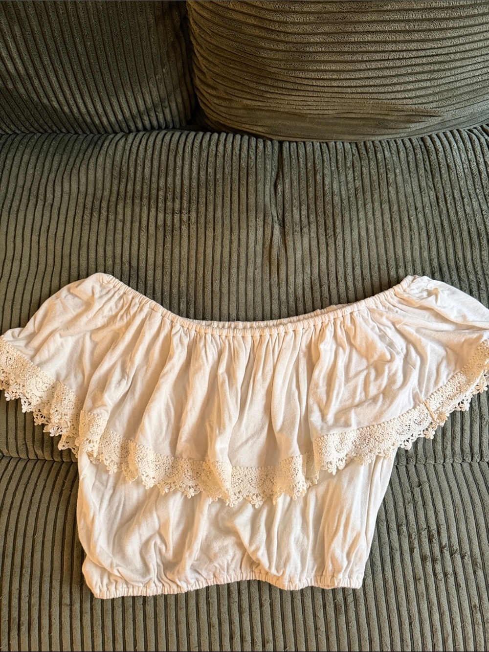 Hollister Off-Shoulder Crochet Trim Crop Top in White Size Large